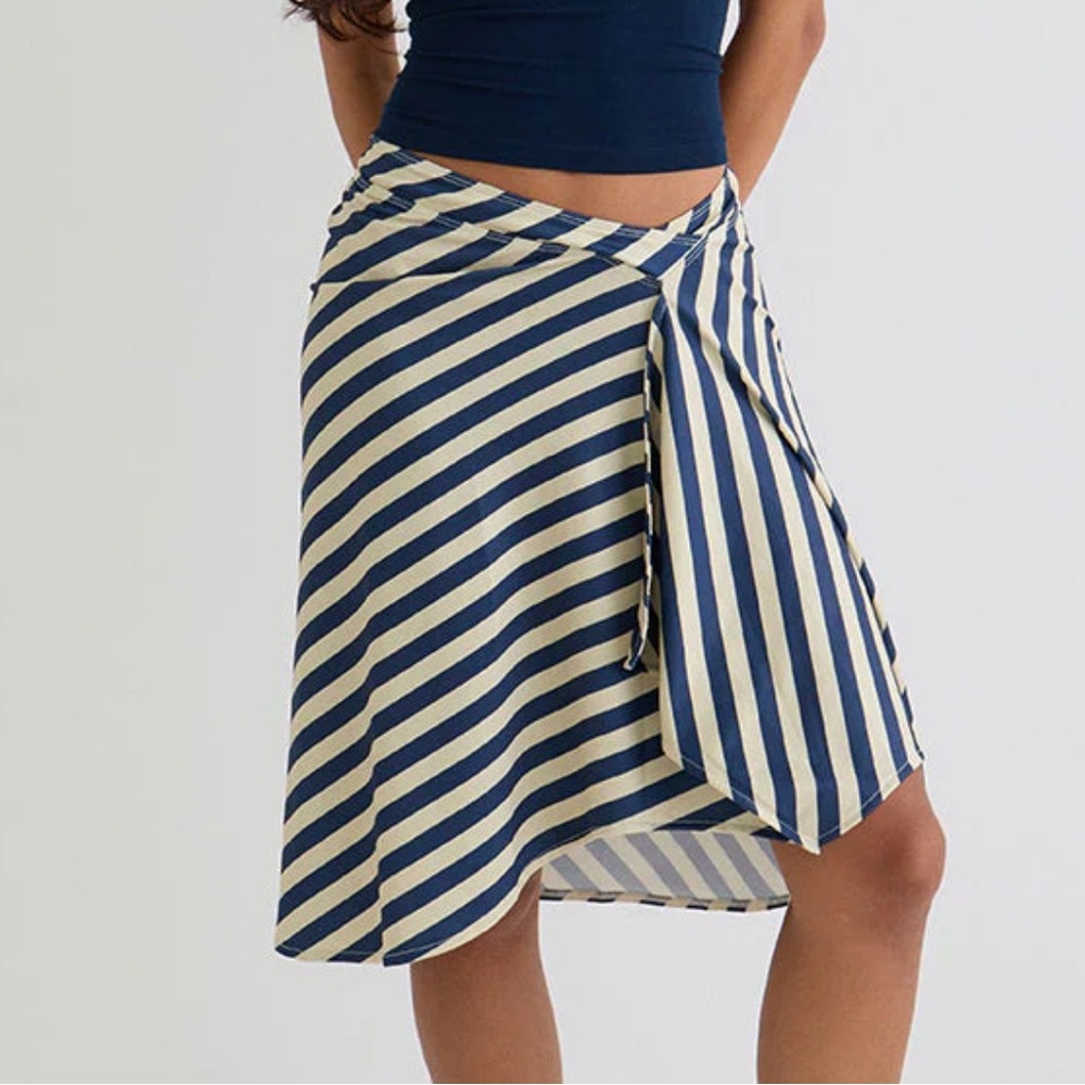 MOTEL Esmeray Midi Skirt In Cream And Navy Diagonal Stripe